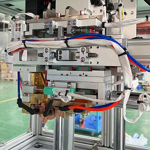 The electrodes of the clamping welding machine