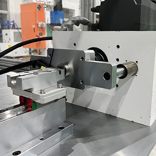 The servo displacement system of the inflatable welding machine
